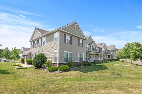 4888 Boatman Ln #10802, Inver Grove Heights, MN 55076