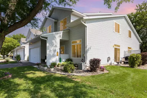 2084 Parkway Ave, Shakopee, MN 55379
