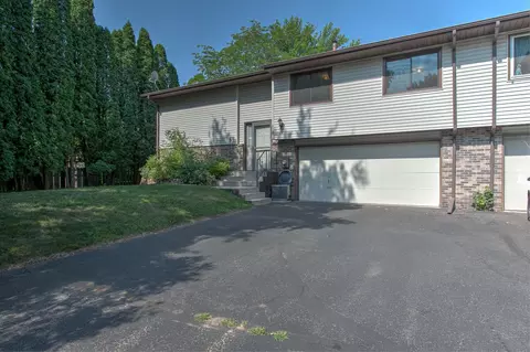1347 Birch Pl, Cambridge, MN 55008
