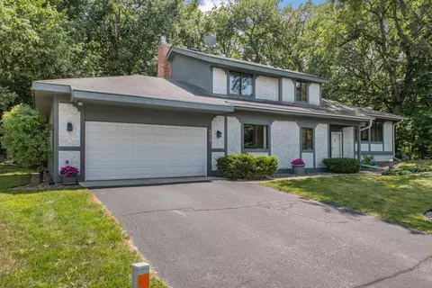 9525 Leaftop Cir, Eden Prairie, MN 55347