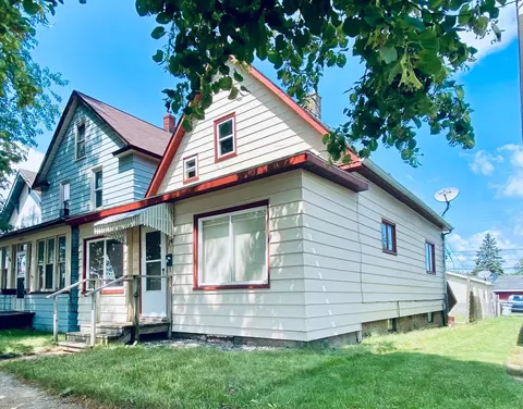 14 4th St SW, Chisholm, MN 55719