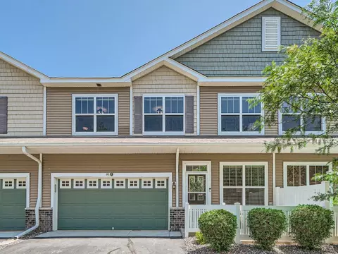 1826 Colonial Ln #7, Chanhassen, MN 55317