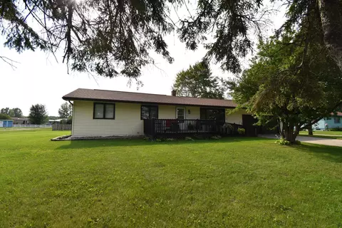 305 Dale Ave SW, Warroad, MN 56763