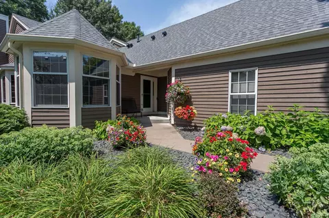1648 Wexford Ct, Woodbury, MN 55125