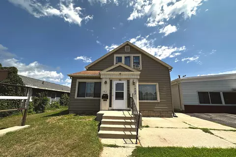 1023 N Riverfront Dr, Mankato, MN 56001
