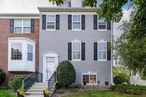 1532 Savanna Dr, Shakopee, MN 55379