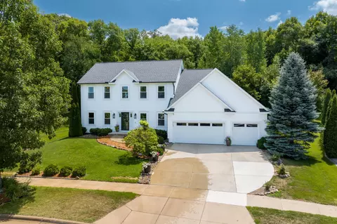 2724 Oak Lawn Dr, Northfield, MN 55057