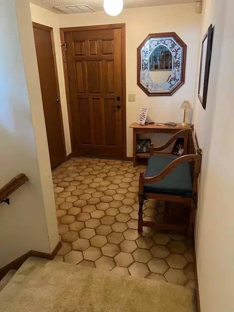 2422 County Road D W #1, Saint Paul, MN 55112