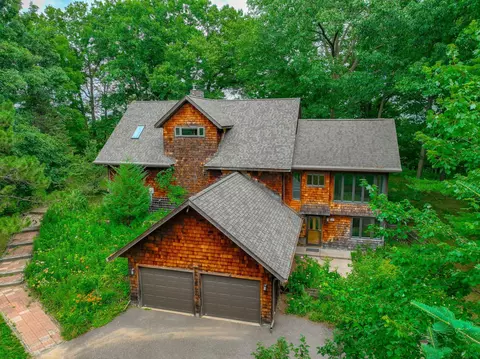 619 Grand View Heights Ct, Menomonie, WI 54751