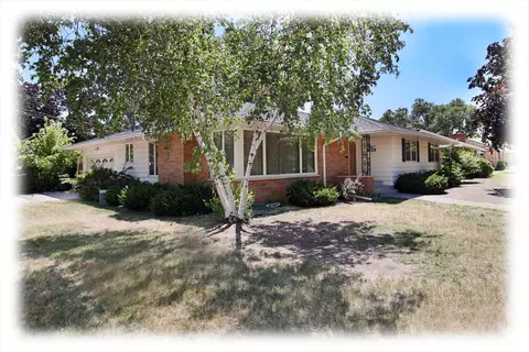 4548 Abbott Ave N, Robbinsdale, MN 55422