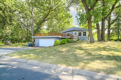 1536 Orkla Dr, Golden Valley, MN 55427