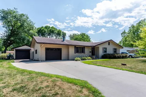 305 Maywood Ave, Eagle Lake, MN 56024