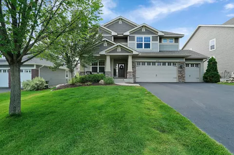 8818 Bellevue Ct, Chanhassen, MN 55317