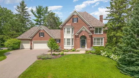 8798 Pheasant Run Rd, Woodbury, MN 55125