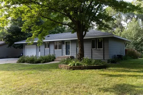 412 Livingston Ct, Northfield, MN 55057