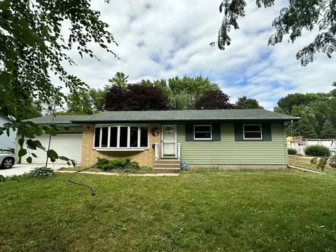 1115 Sherwood St SE, Hutchinson, MN 55350