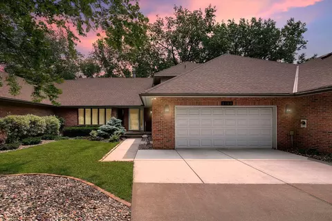 2168 Ferris Ln, Roseville, MN 55113