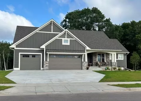 1040 Alta Ave N, Hudson, WI 54016