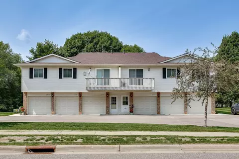 2446 Grenadier Ave N, Oakdale, MN 55128
