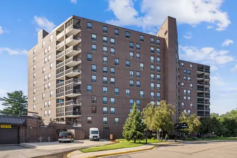 6615 Lake Shore Dr S #606, Richfield, MN 55423