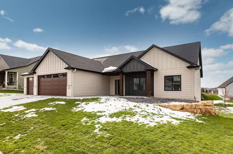 2126 Whitlee Ln SW, Rochester, MN 55902