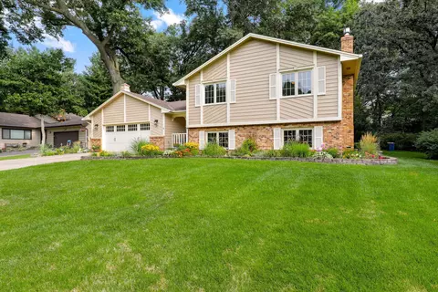4 Pleasant View Ln, Circle Pines, MN 55014