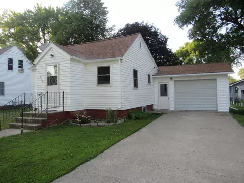 206 4th St NE, Fulda, MN 56131