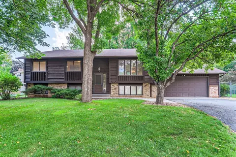 3760 Cottonwood Ln N, Plymouth, MN 55441