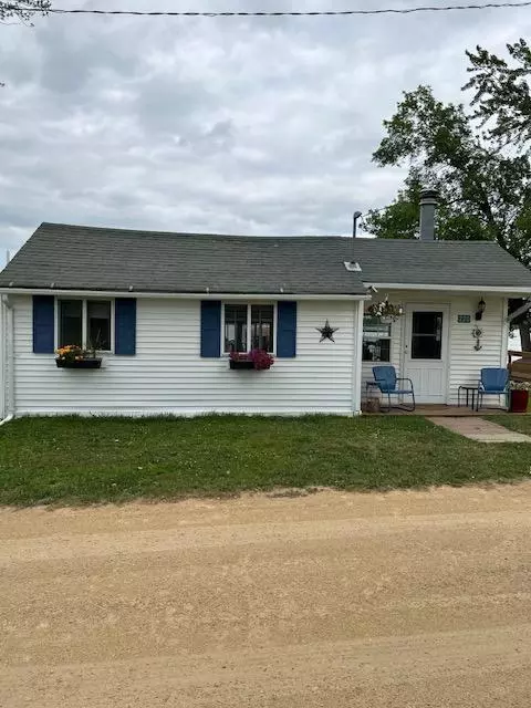 220 Clydette Dr, Madison Lake, MN 56063