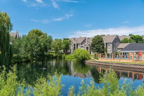 6050 Chasewood Pkwy #1, Minnetonka, MN 55343