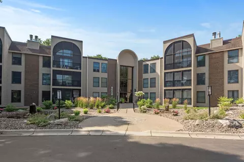 9550 Collegeview Rd #320, Bloomington, MN 55437