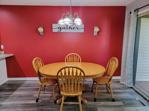 1667 Hickory Ln, Eagan, MN 55122 photo 4