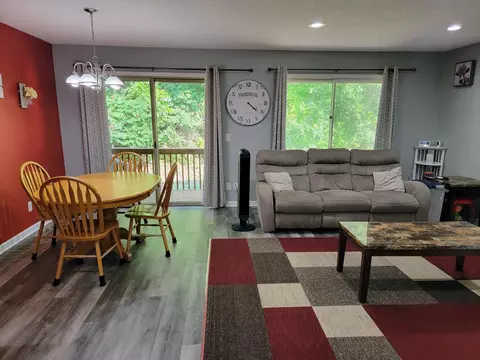 1667 Hickory Ln, Eagan, MN 55122 photo 3
