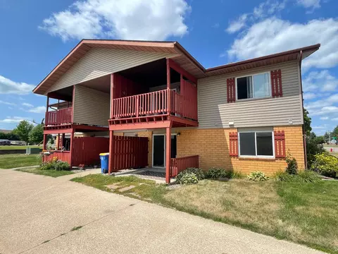 275 22nd St SE #3, Owatonna, MN 55060