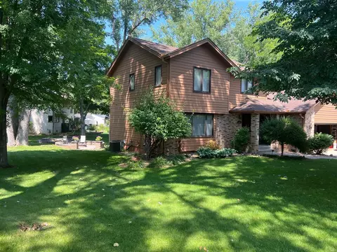 2882 Lake Diane Ct, New Brighton, MN 55112