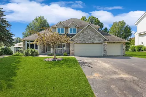677 N Heron Cir N, Oakdale, MN 55128