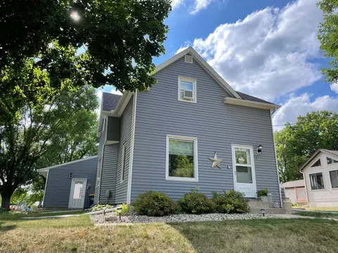 431 10th St, Lafayette, MN 56054