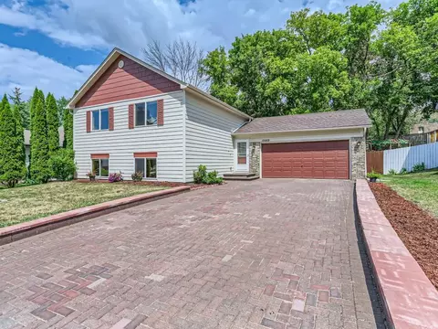 12959 Eagle Bluff Dr, Burnsville, MN 55337