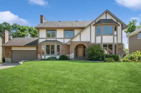 4909 W 93rd St, Bloomington, MN 55437