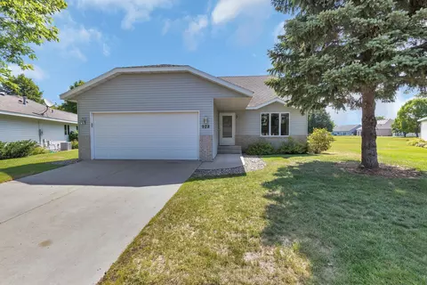 928 Willow Grove Cir, Waite Park, MN 56387