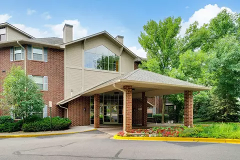 1350 Douglas Dr N #317, Golden Valley, MN 55422