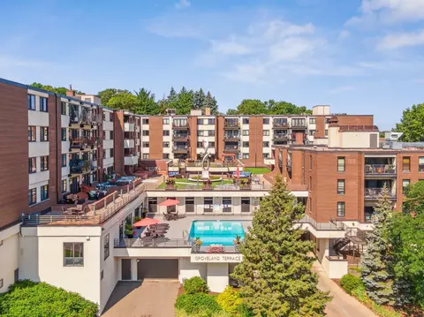 52 Groveland Ter #A101, Minneapolis, MN 55403