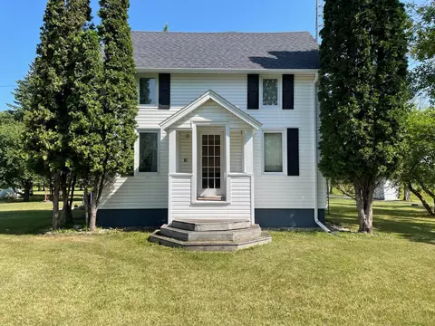 1307 5th St SE, Roseau, MN 56751