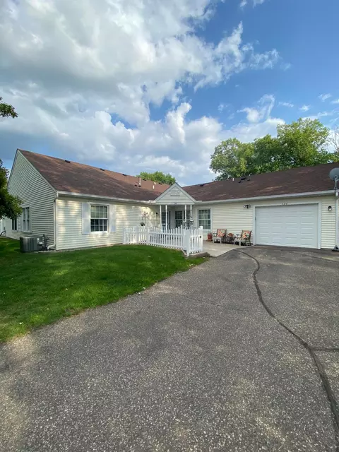 136 Carmel Ave W, West Saint Paul, MN 55118