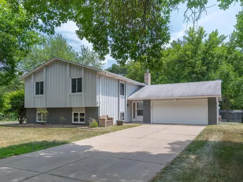 10448 Salem Ct, Eden Prairie, MN 55347