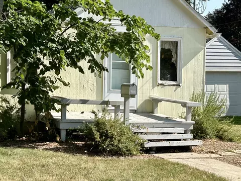 303 10th Ave SE, Waseca, MN 56093