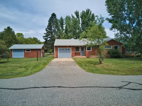 15 NW 5th St, Cohasset, MN 55721