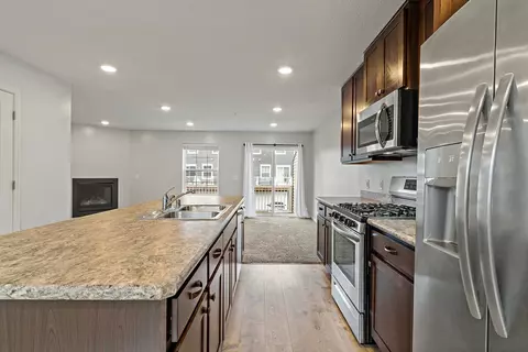 7539 Woods Edge Blvd, Lino Lakes, MN 55014
