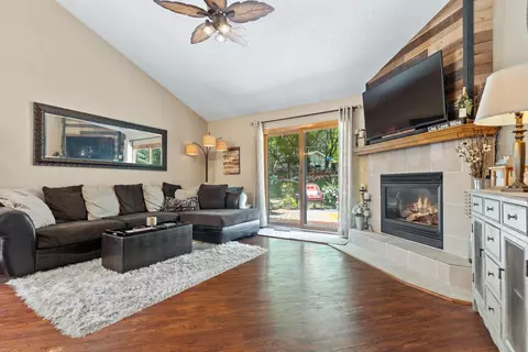 110162 Stanford Cir, Chaska, MN 55318