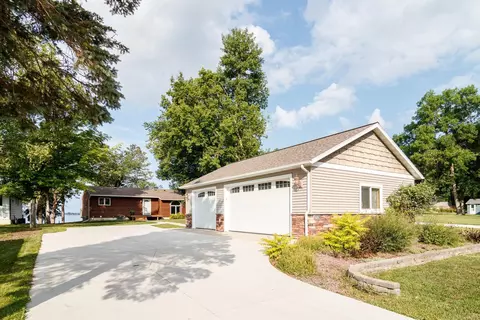 1728 E Shore Dr, Detroit Lakes, MN 56501